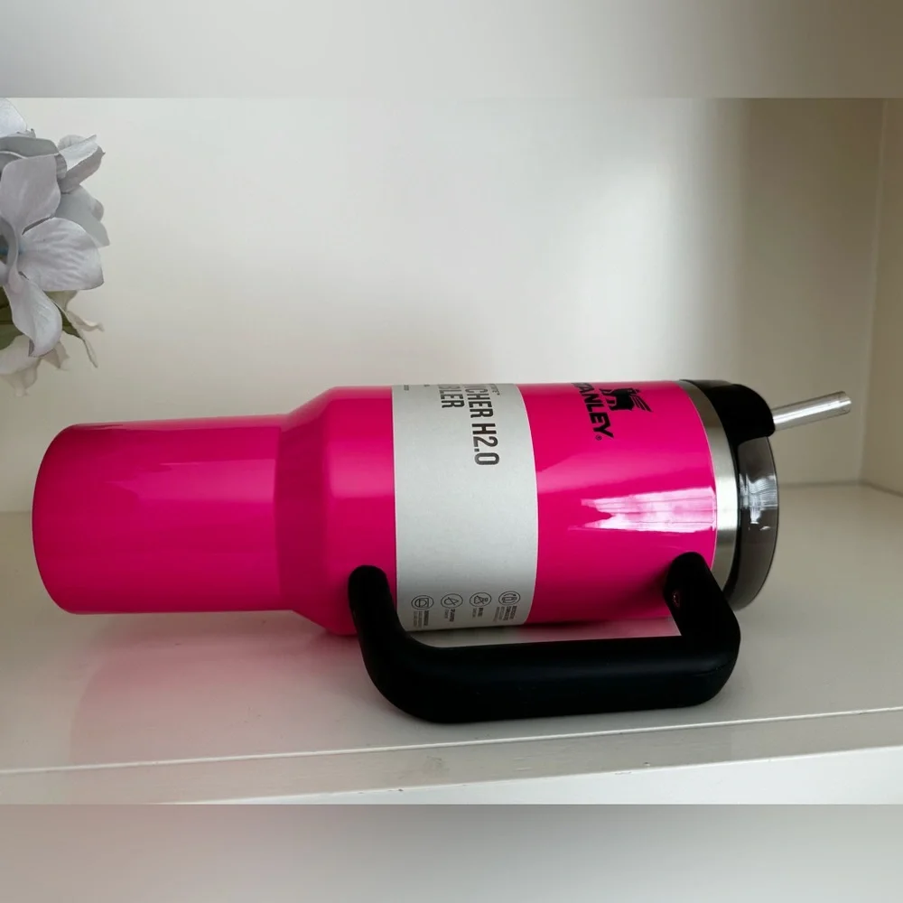 Stanley 40 oz. Quencher H2.0 FlowState Tumbler – Electric Pink - Picture 8 of 8